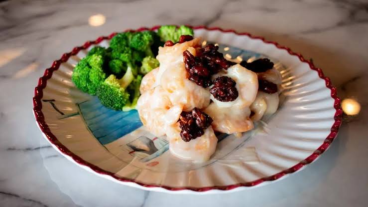 Hong Kong Station signature dishes Orange Beef
Butter Garlic Pork Chop
Walnut Shrimp